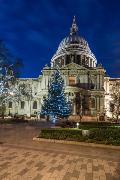 St Paul'ın Katedrali ile Noel ağacı, Londra, İngiltere — Stok fotoğraf
