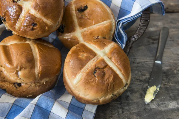 Ostern heiße Crossbrötchen — Stockfoto