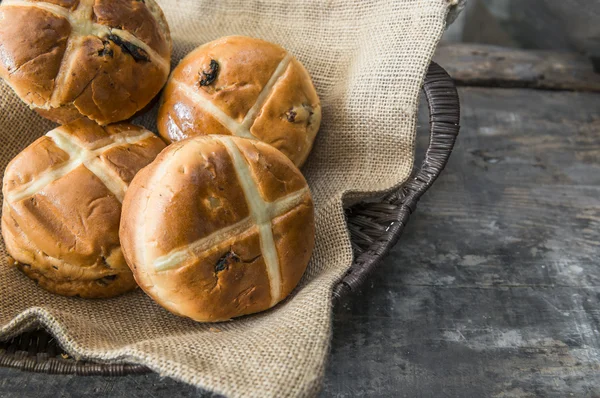 Wielkanoc hot cross buns — Zdjęcie stockowe