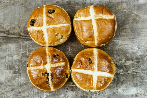 Ostern heiße Crossbrötchen — Stockfoto