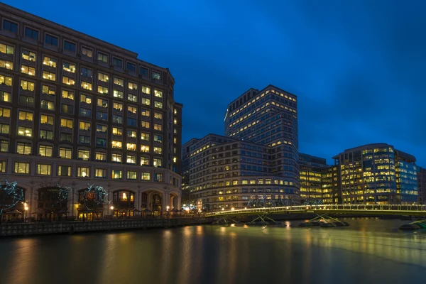 Νυχτερινή άποψη του Canary Wharf, Λονδίνο, Ηνωμένο Βασίλειο — Φωτογραφία Αρχείου