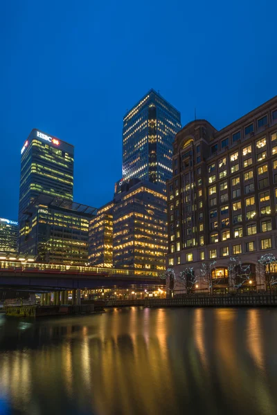 Vista notturna Canary Wharf, Londra, Regno Unito — Foto Stock