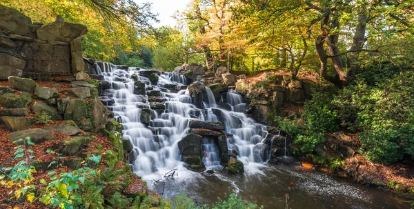 Colorful scenic Cascade in Virginia Water Park, U — Stock Photo, Image