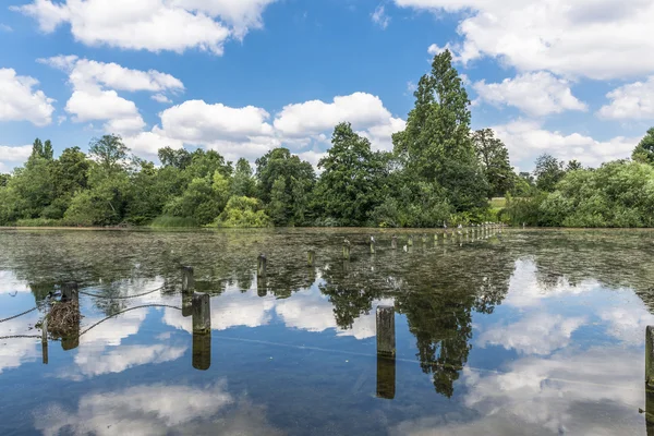 Serpentine Lake in Hyde Park, London, UK — Stock Photo, Image