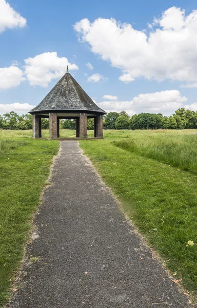 Pergola w Hyde Park, Londyn, Wielka Brytania — Zdjęcie stockowe