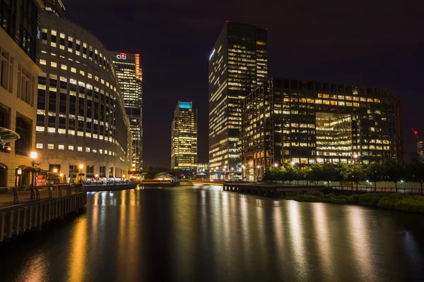 Vista notturna Canary Wharf, Londra, Regno Unito — Foto Stock