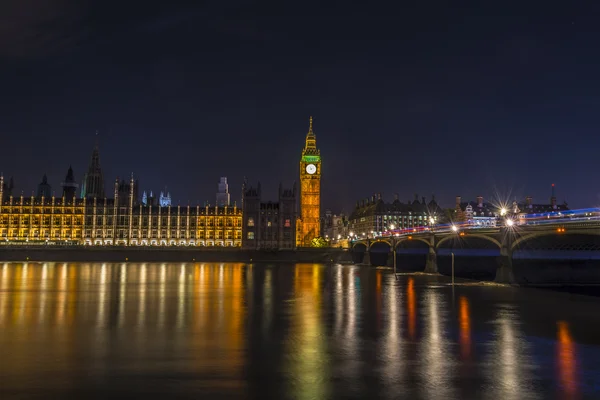 Világító Houses of Parliament éjjel, London — Stock Fotó