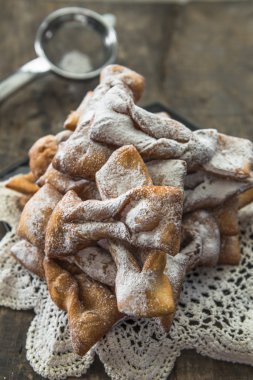 Frappe - tipik İtalyan karnaval börek