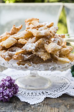 Frappe - tipik İtalyan karnaval börek