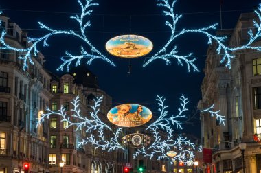 Regent Caddesi 'ndeki Noel süsleri, Londra, İngiltere