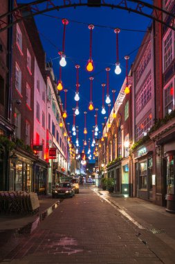 Noel süslemeleri Carnaby Street, Londra İngiltere üzerinde