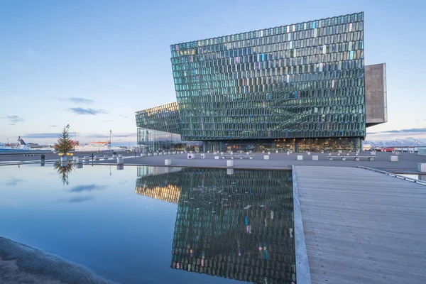 Reykjavik Limanı, İzlanda 'daki Harpa Konser Salonu