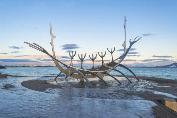 Socha Solfar (Sun Voyager) v Reykjavíku, Island — Stock fotografie