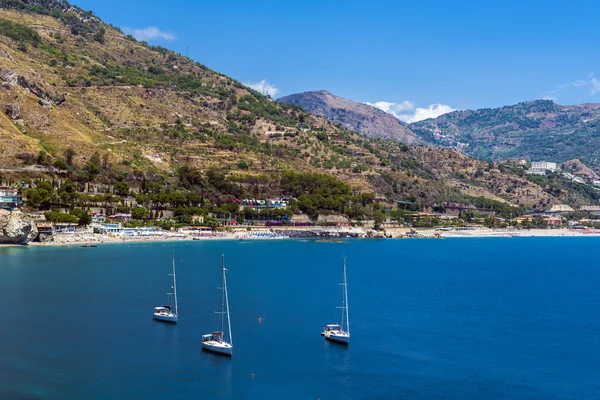 Costa marítima em Taormina, Sicília — Fotografia de Stock