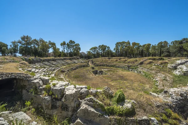 Ruinas del antiguo anfiteatro romano en Siracusa, Sicilia — Foto de Stock