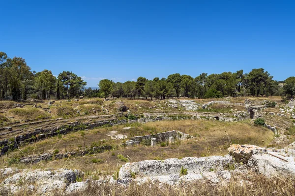 Ruins of ancient Roman amphitheater in Syracuse, Sicily — Stock Photo, Image