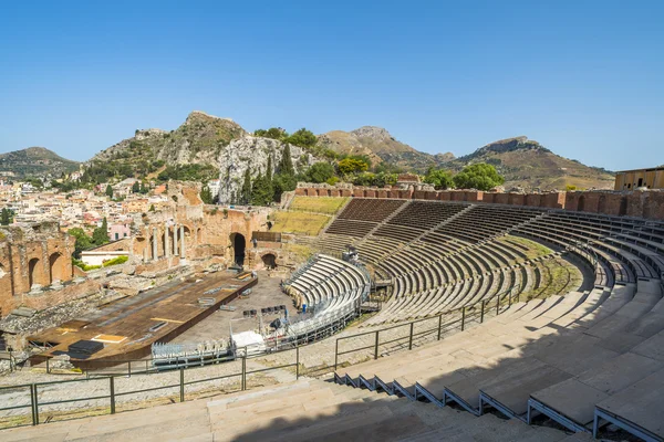 Ruiny teatru greckiego - Teatro Greco - w Taormina, Sycylia — Zdjęcie stockowe