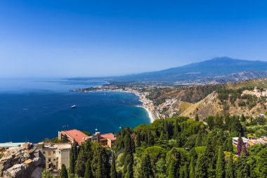 Etna Dağı ile Sicilya coast içinde belgili tanımlık geçmiş görünümünü