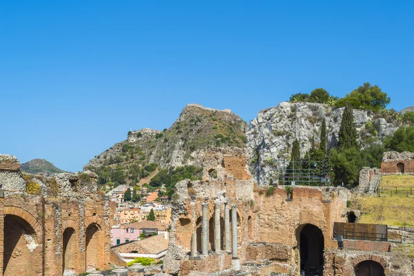 Ruiny teatru greckiego - Teatro Greco - w Taormina, Sycylia — Zdjęcie stockowe