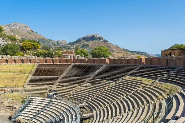 Ruins of Greek Theatre - Teatro Greco - in Taormina, Sicily — Stock Photo, Image
