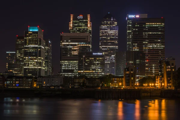 Éjszakai nézet Canary Wharf, London, Egyesült Királyság — Stock Fotó