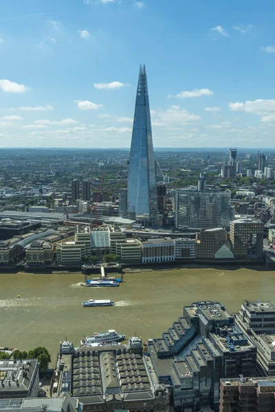 Blick auf Scherben aus dem Himmelsgarten in Walkie Talkie Building, London, Großbritannien — Stockfoto