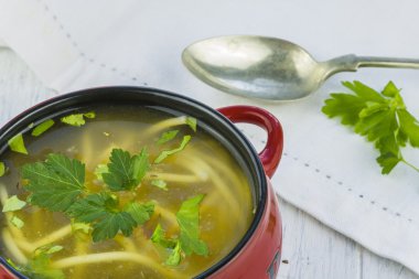 tavuk çorbası erişte ile