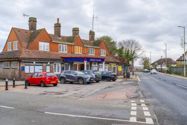 CROXLEY GREEN, İngiltere - 18 Kasım 2025: Croxley, Croxley Green, Hertfordshire 'da bir Londra metro istasyonudur. Londra ücret bölgesindeki Metropolitan hattının Watford şubesinde..