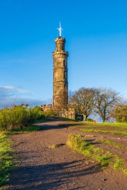 Edinburgh, İskoçya 'daki Calton Hill' in üstündeki Nelson Anıtı.