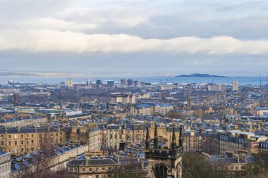 Calton Hill 'den Edinburgh' un panoramik şehir manzarası. İskoçya