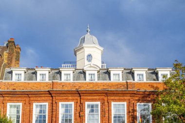 Highgate Village, Kuzey Londra 'daki bir binaya Gürcü cephesi