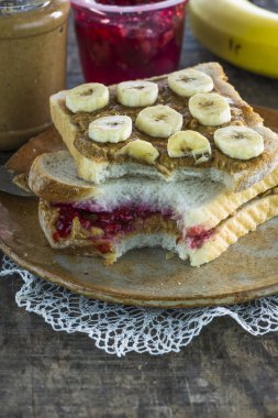 Fıstık ezmesi sandviç