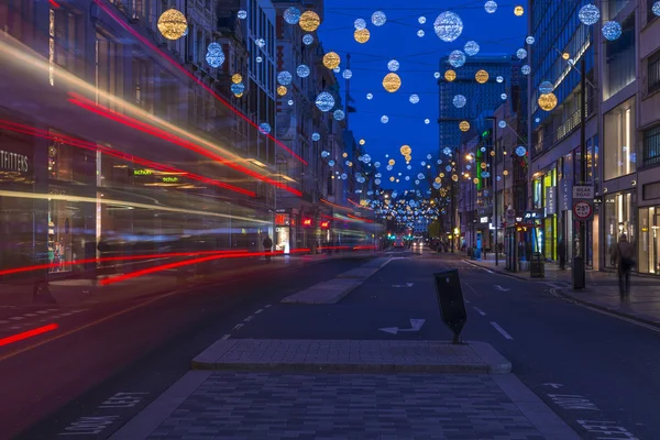 Julbelysning på Oxford Street, London — Stockfoto