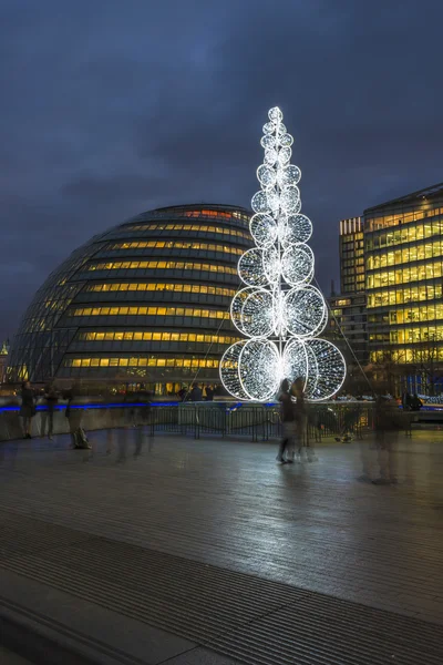 Albero di Natale vicino al City Hall di Londra — Foto Stock