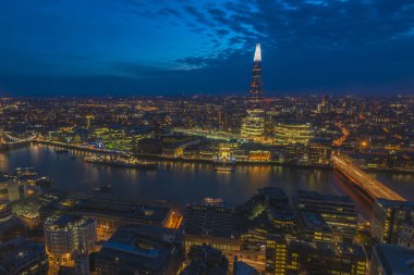 Londra cityscape gece görünümü