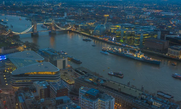 Vista nocturna del paisaje urbano de Londres —  Fotos de Stock