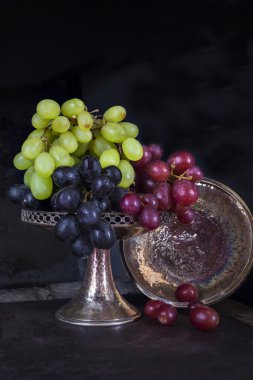 Yeşil, kırmızı ve siyah üzüm