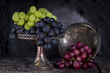 Yeşil, kırmızı ve siyah üzüm