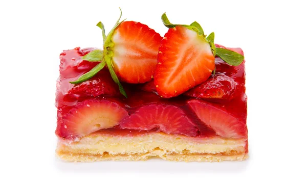 Gâteau aux fruits et fraise isolé . — Photo