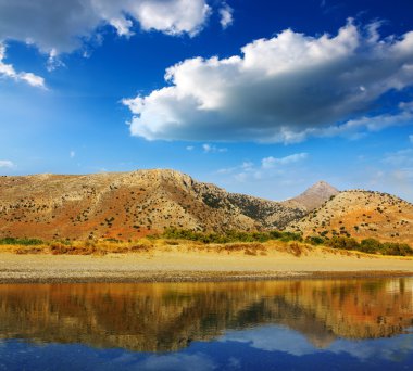 Dağ gölleri, su yansıması.