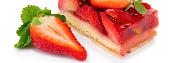 Dessert - tarte aux fraises isolée . — Photo