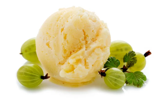 Vanilla ice cream and fresh gooseberries. — Stock Photo, Image