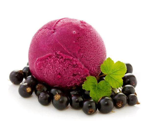 Ice cream and fresh black currants. — Stock Photo, Image