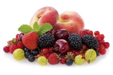 olgunlaşmış meyveler beyazlar üzerinde izole.