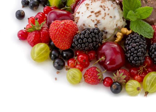 Rijpe vruchten en ijs . — Stockfoto