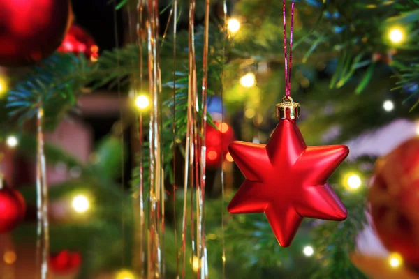 Kerstdecoratie met rode ster . — Stockfoto