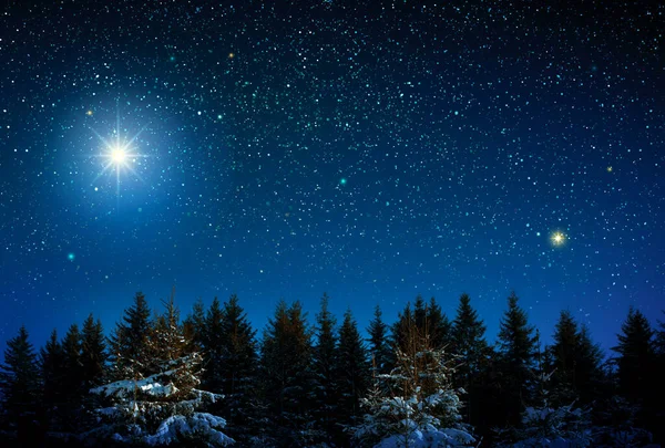 Gece soyut gökyüzünde Noel yıldızı. Soyut Arkaplan. — Stok fotoğraf