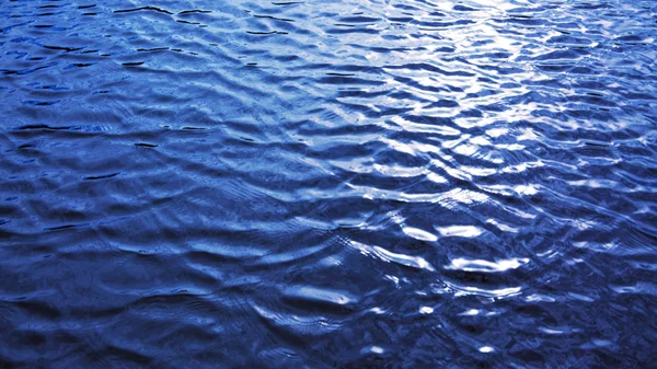 Wasserwellen für Naturhintergründe. — Stockfoto