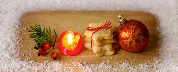 Vela de Avent e biscoitos de Natal . — Fotografia de Stock