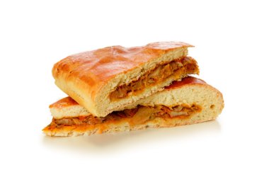 Taze pişmiş pasta doldurma lahana ile.